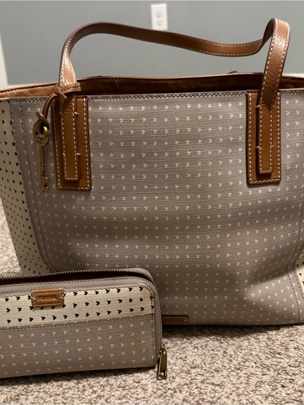 Fossil Beige Tote with Brown Trim and Matching Wallet